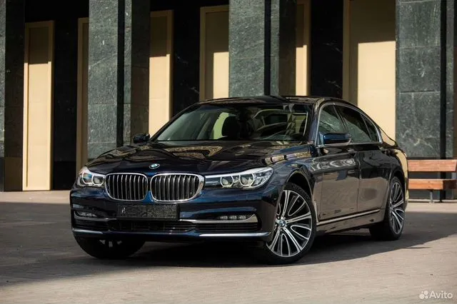 BMW SERIE 7, вид спереди